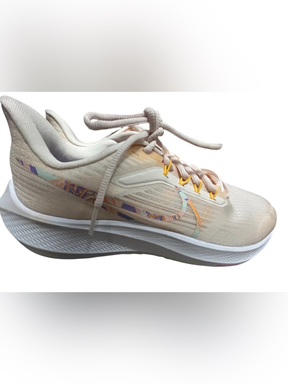 Women’s Nike Air Zoom Running Shoes - Light pink w/ pattern - Size 9.5